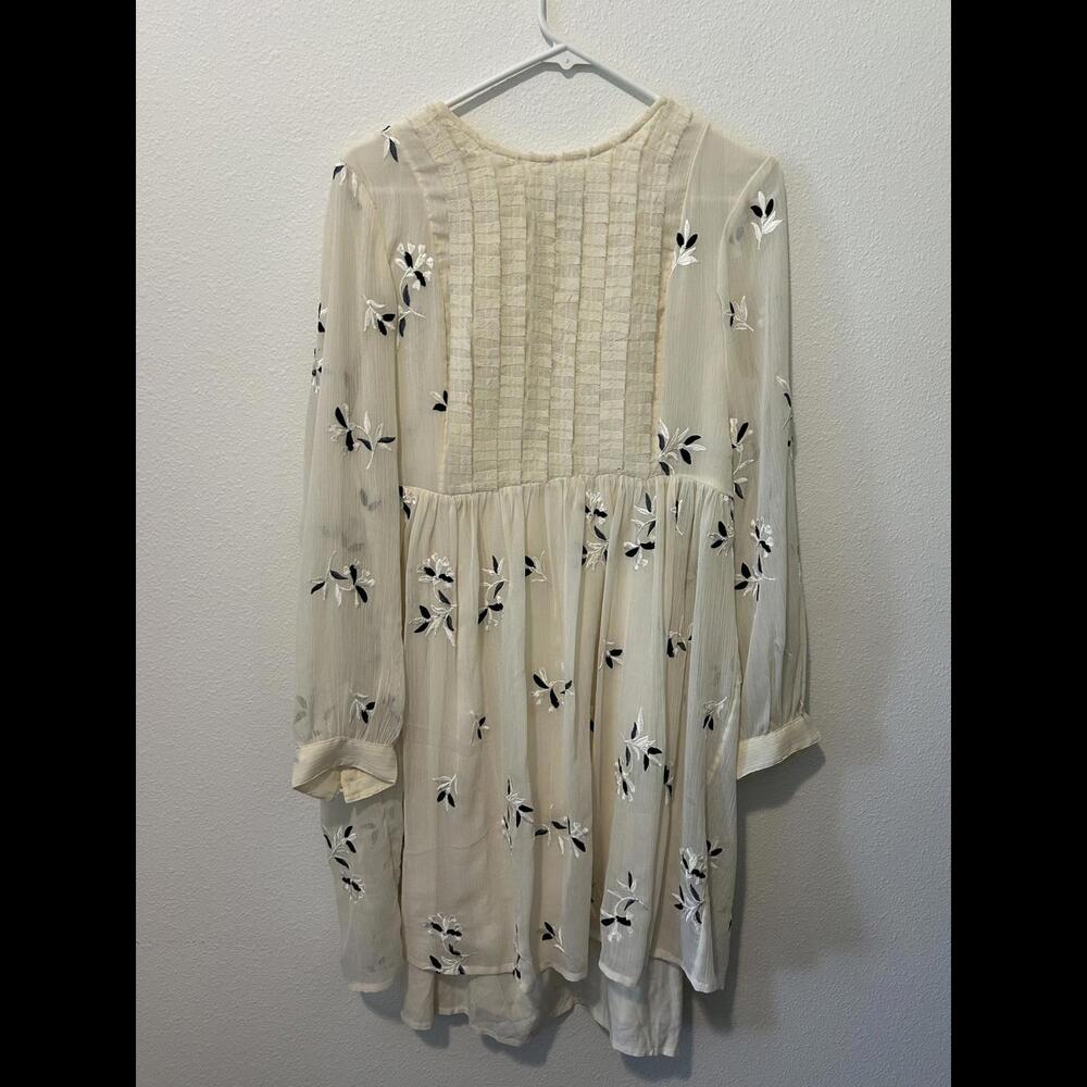Anthropology-Feather and Bone- Elegant Floral Embroidered Dress- Size 10